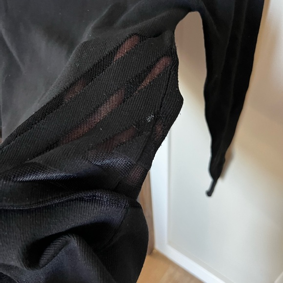 Black bodycon dress from Paris - Picture 2 of 3